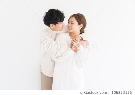 Smile couple 106223156