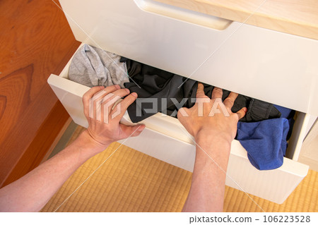 push clothes into the closet push clothes into the closet 106223528