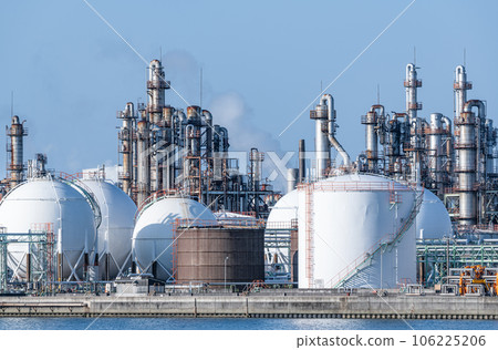 一個有很多設施的化工廠 106225206