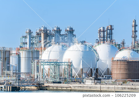 A chemical plant with many facilities 106225209