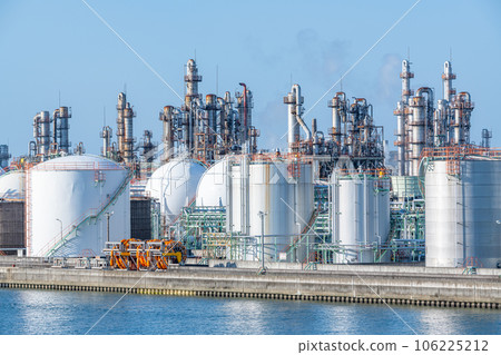 A chemical plant with many facilities 106225212