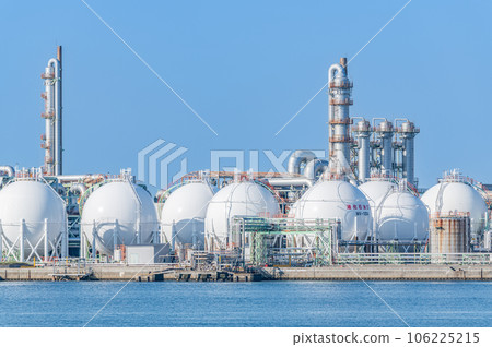 一個有很多設施的化工廠 106225215