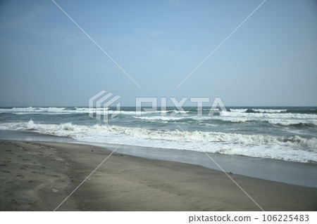 颱風過後七里濱的海浪和沙灘 颱風過後七里濱的海浪和沙灘 106225483