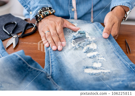 tailor working with jeans. 106225811
