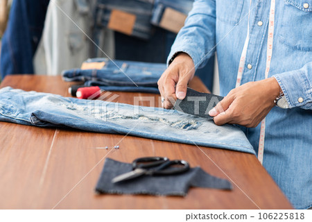 tailor working with jeans. 106225818