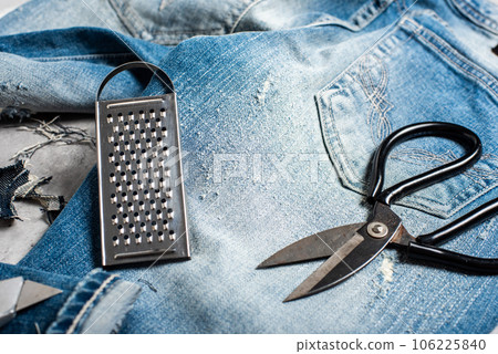 making distressed jeans 106225840