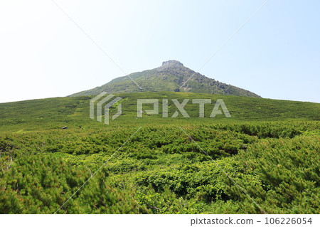 The summit of Mt. Rausu, one of Japan's 100 most famous mountains, seen from Rausudaira 106226054