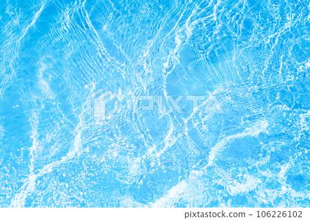 清澈的藍色水 106226102