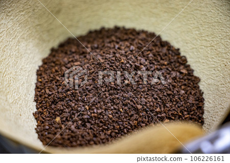 濾紙和咖啡渣 濾紙和咖啡渣 106226161