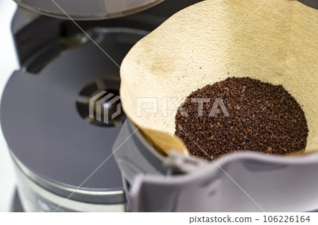 coffee grounds in coffee maker 106226164