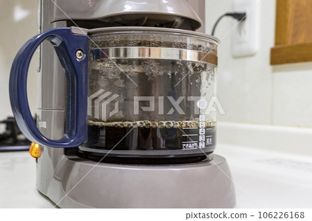 coffee made in coffee maker 106226168