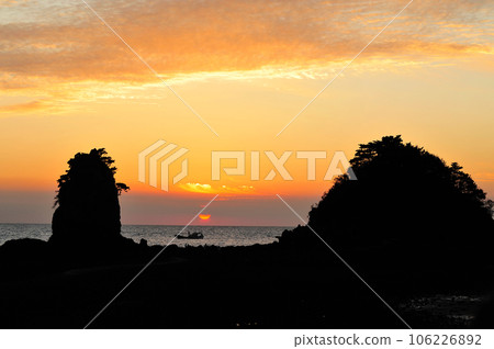 beautiful sunset on the sea beautiful sunset on the sea 106226892