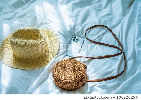 準備旅行行李 106228257