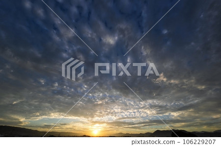 Various clouds and sunrise/Summer/Super wide angle/Sky mainly/230819am 106229207