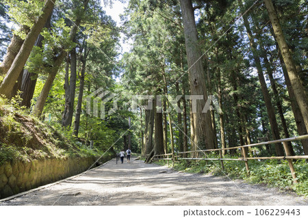 沿著月見坂前往中尊寺參道的遊客 106229443
