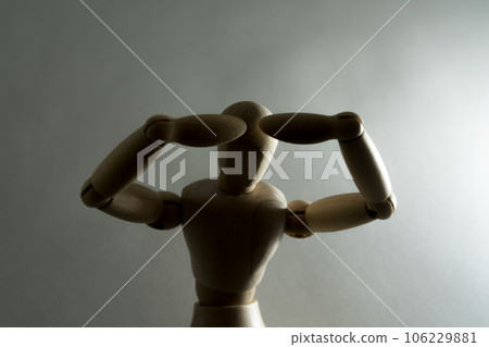 Drawing doll A person holding his head in trouble 106229881