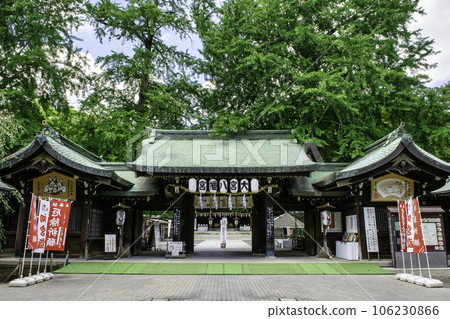 Omiya Hachiman Shrine, Suginami Ward, Tokyo, Shinmon Gate, built by Minamoto no Yoritomo 106230866