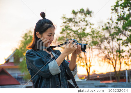 woman photographer woman photographer 106232024