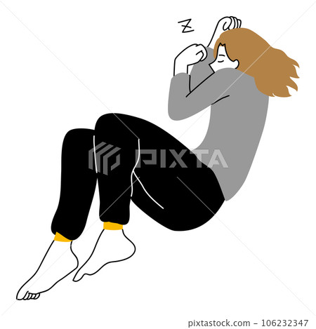 一個女人蜷縮起來睡覺 106232347