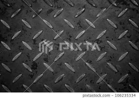 old black metal plate 106235334