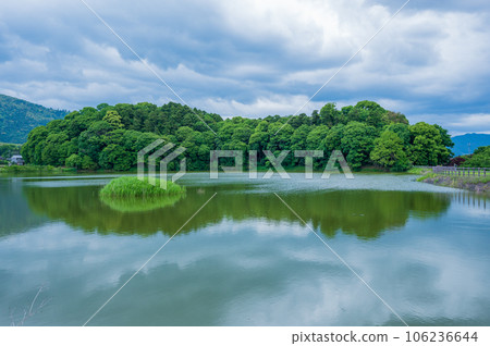 Nara in May: Hashihaka Kofun, said to be the grave of Himiko Nara in May: Hashihaka Kofun, said to be the grave of Himiko 106236644