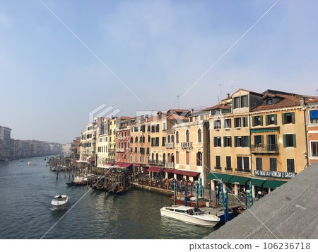 威尼斯色彩繽紛的房子 106236718