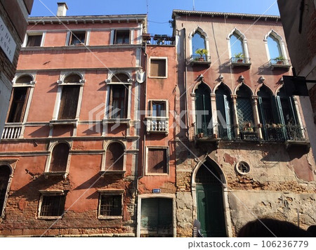 色彩繽紛的老建築 106236779