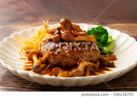 Japanese-style braised mushroom hamburger butter soy sauce 106236785