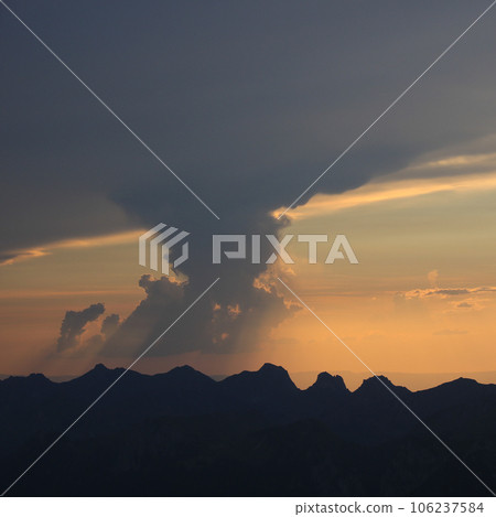 Dramatic cloud over a mountain range in the Simmental. 106237584