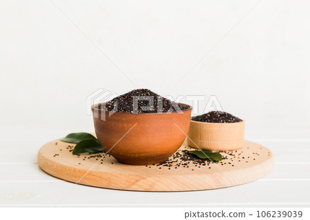 quinoa seeds in bowl on colored background. Healthy kinwa in small bowl. Healthy superfood 106239039