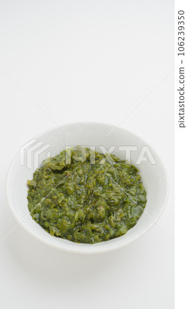 將“Mekabu”焯水並切碎 106239350