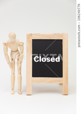 Closed signboard and drawing doll Closed signboard and drawing doll 106240776