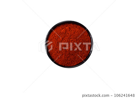 Spice smoked paprika in the form of powder in bowls and spoons 106241648