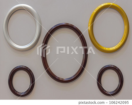 Empty Oval Frames 106242095