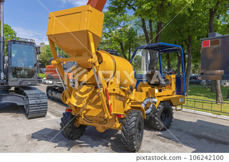 Mobile Concrete Mixer Mobile Concrete Mixer 106242100