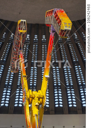 Double Pendulum Thrill Ride Double Pendulum Thrill Ride 106242468