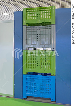 Box Pallets Stack 106242525