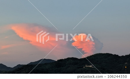 夕陽下的紅雲 夕陽下的紅雲 106244350