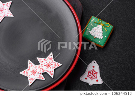 Empty ceramic black plate with christmas decoration elements Empty ceramic black plate with christmas decoration elements 106244513