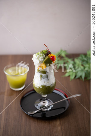 matcha parfait, japanese green tea dessert 106245891