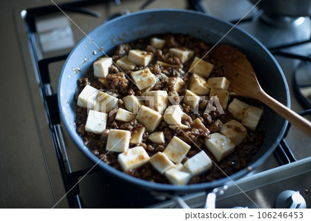 I'm making mapo tofu 106246453