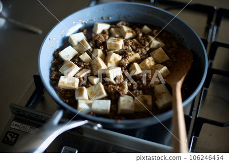 I'm making mapo tofu 106246454