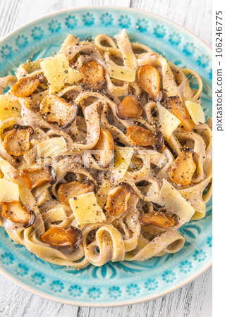 Creamy Tagliatelle and Mushrooms 106246775