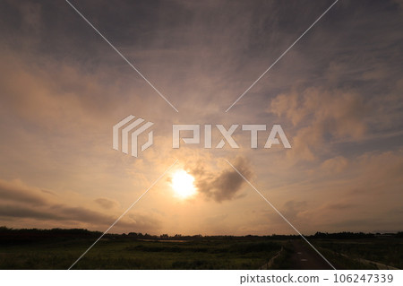 A cloud that stains in the sunset A cloud that stains in the sunset 106247339