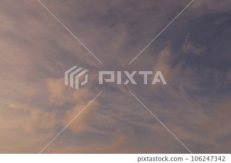 在夕陽下沾染的雲 106247342