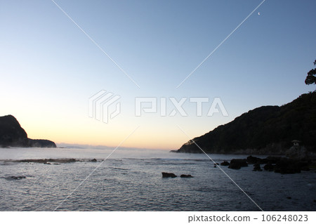 平靜的冬海黎明 106248023