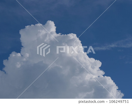 盛夏積雨雲燙髮照片素材 106249751