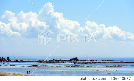 Playing on the beach on the Oga Peninsula in the midsummer of Unosaki Beach Playing on the beach on the Oga Peninsula in the midsummer of Unosaki Beach 106250677