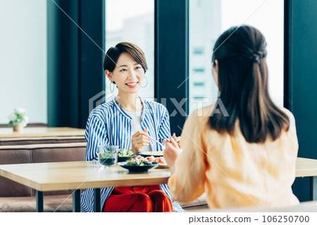 Middle-aged woman having lunch with a friend 106250700