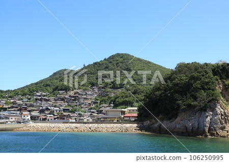 [Kagawa] Ogijima seen from the arriving ferry 106250995